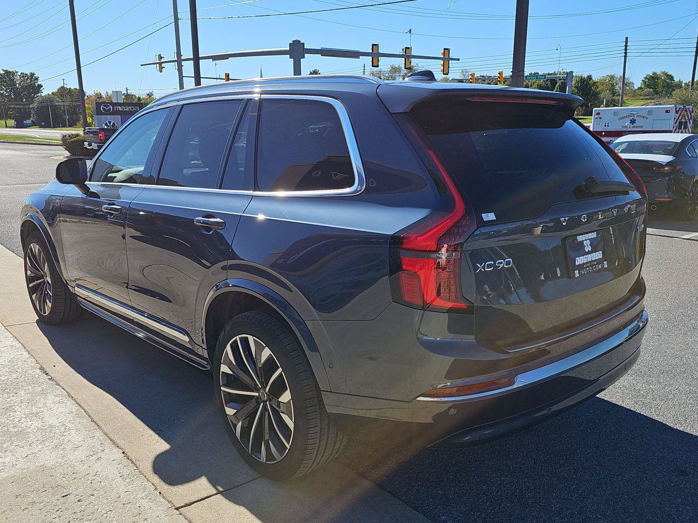 Used 2026 Volvo XC90 T8 Plus w/ Protection Package Premier AWD/4WD image 5