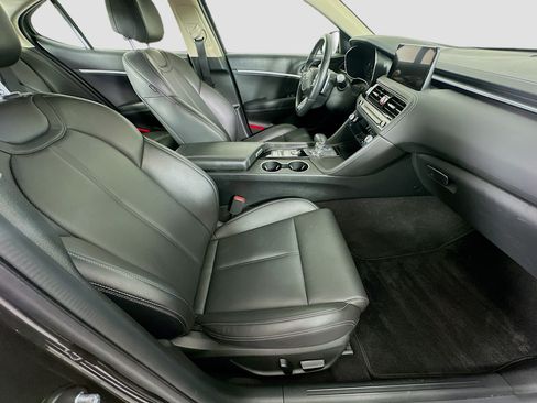 Used 2025 Genesis G70 2.5T AWD/4WD image 33
