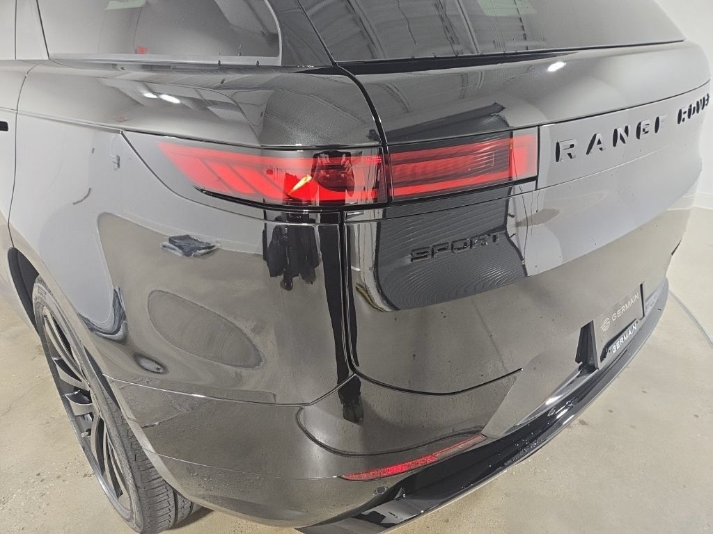 New 2026 Land Rover Range Rover Sport Dynamic SE AWD/4WD image 10