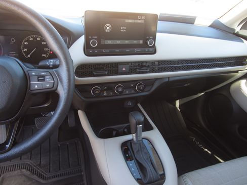 Used 2025 Honda HR-V LX image 17