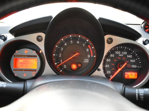 Used 2015 Nissan 370Z Coupe image 17