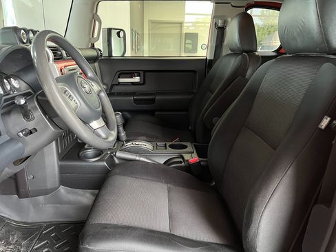 Used 2013 Toyota FJ Cruiser 4WD image 11