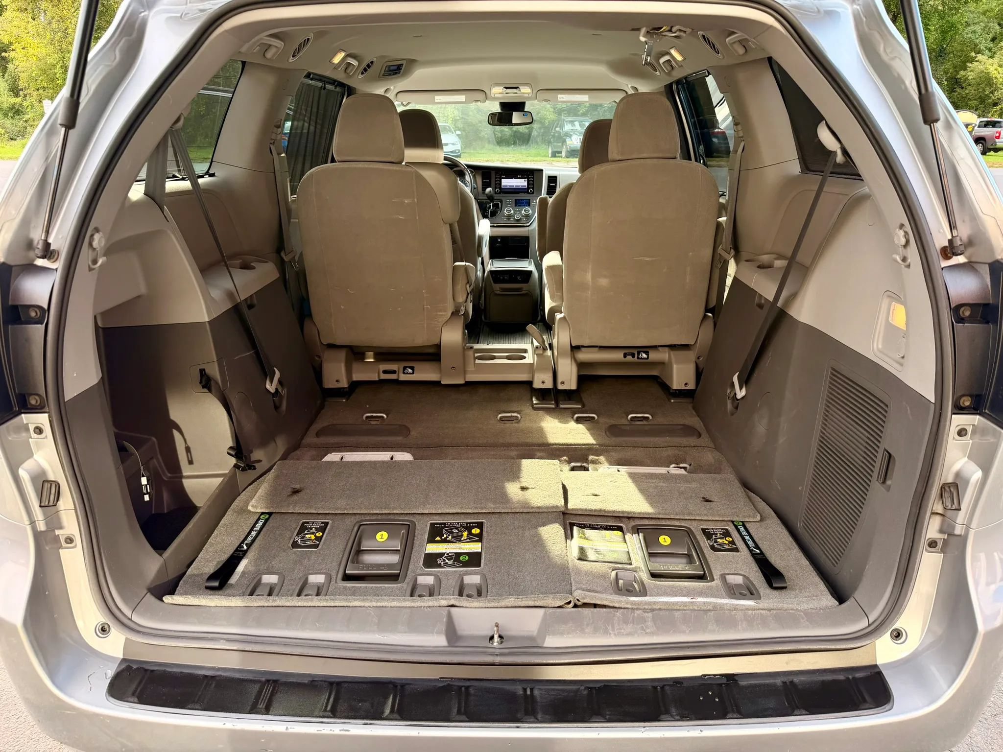 Used 2018 Toyota Sienna LE FWD image 31