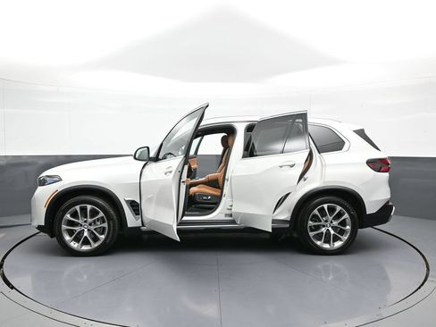 Used 2024 BMW X5 xDrive40i w/ Premium Package AWD/4WD image 46