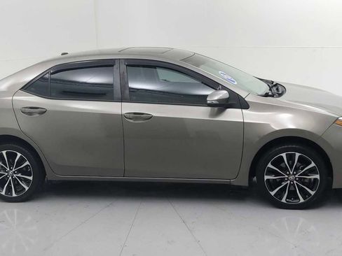Used 2018 Toyota Corolla XSE image 12