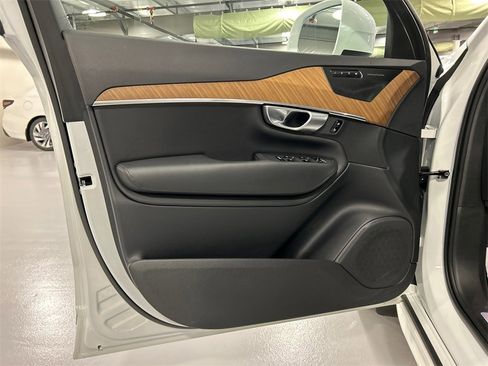 Certified 2024 Volvo XC90 B5 Plus w/ Protection Package Premier image 9