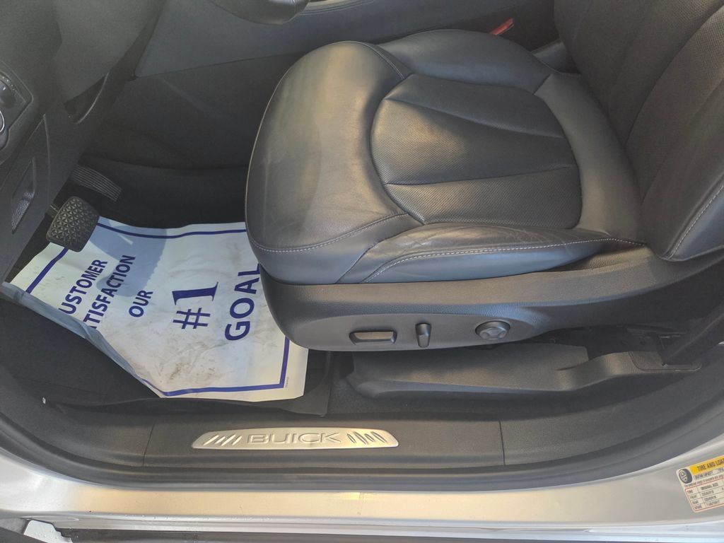 Used 2019 Buick Envision Essence FWD image 15