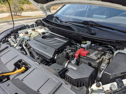 Used 2023 Nissan Rogue SV image 14