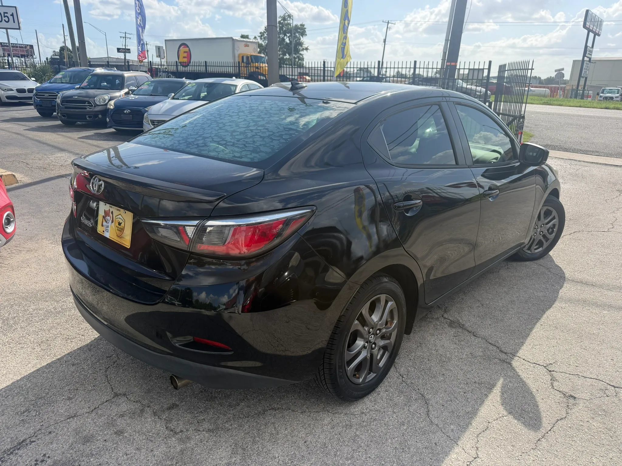 Used 2019 Toyota Yaris LE FWD image 4