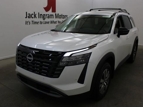 New 2026 Nissan Pathfinder SL AWD/4WD image 2