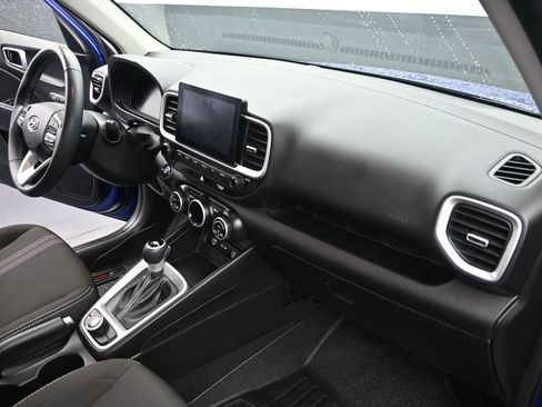 Certified 2024 Hyundai Venue SEL image 31