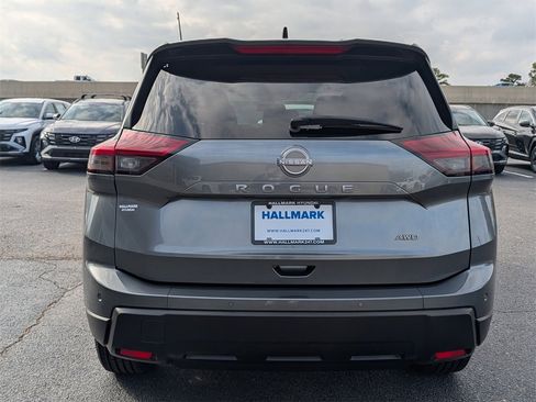 Used 2024 Nissan Rogue S image 5