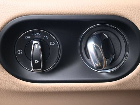Certified 2026 Porsche Macan AWD/4WD image 24