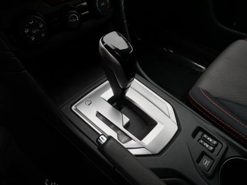 Used 2018 Subaru Crosstrek 2.0i Premium w/ Eyesight System image 24