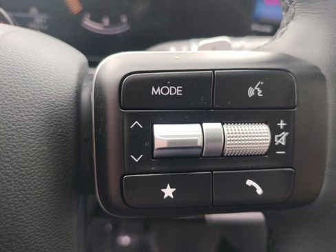 Used 2025 Hyundai Santa Fe SEL image 17