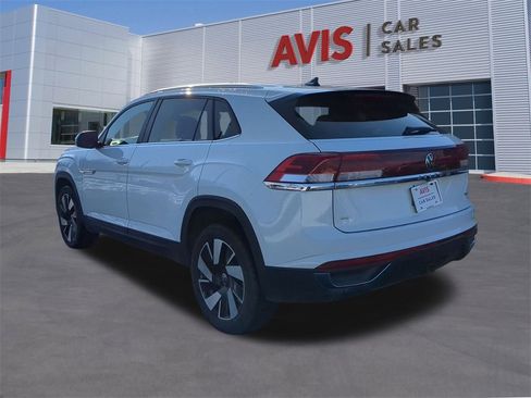 Used 2024 Volkswagen Atlas Cross Sport SE image 3