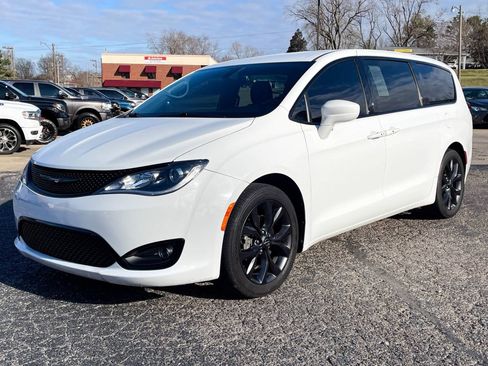 Used 2018 Chrysler Pacifica Touring Plus w/ S Appearance Package image 1
