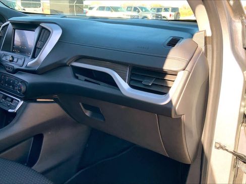 Used 2024 GMC Terrain SLE image 18