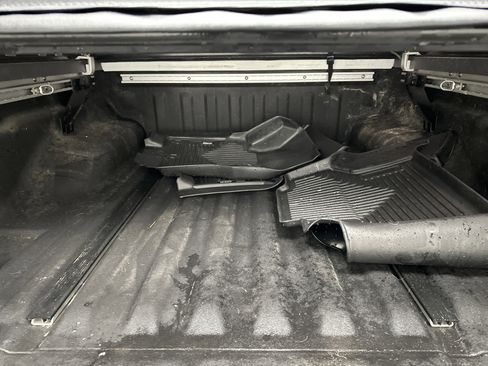 Used 2021 Nissan Frontier SV w/ Midnight Edition Floor Mats image 14