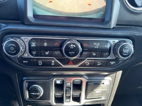 Used 2020 Jeep Wrangler Unlimited Sahara w/ Dual Top Group AWD/4WD image 26
