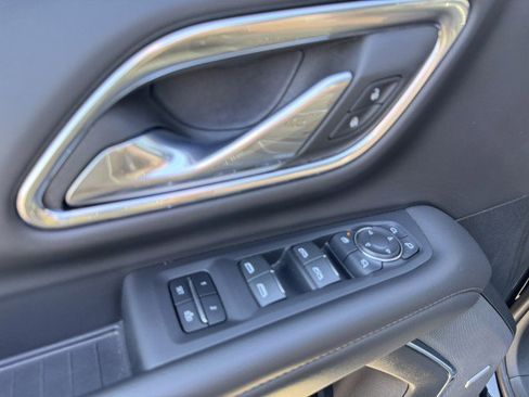 Used 2024 Chevrolet Suburban High Country w/ Advanced Technology Package image 36