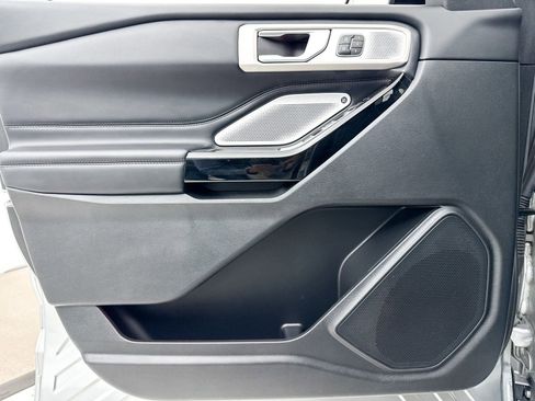 Used 2023 Ford Explorer Platinum w/ Technology Package image 33