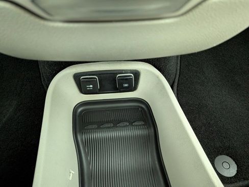 Used 2019 Chrysler Pacifica Limited image 10