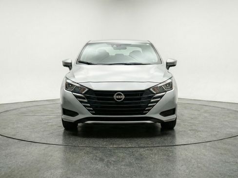 Used 2025 Nissan Versa SV FWD image 2