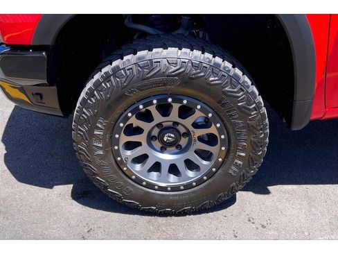 Used 2024 Chevrolet Silverado 1500 ZR2 w/ Technology Package AWD/4WD image 10