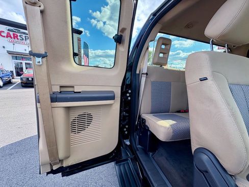 Used 2014 Ford F250 XLT w/ Snow Plow Prep Package image 30