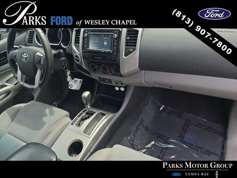 Used 2015 Toyota Tacoma 4x4 Access Cab V6 w/ TRD Sport Package image 9