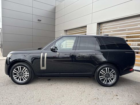 Used 2024 Land Rover Range Rover SE AWD/4WD image 4