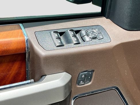 Used 2018 Ford F150 King Ranch w/ Equipment Group 601A Luxury AWD/4WD image 18