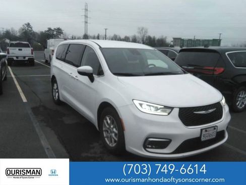 Used 2023 Chrysler Pacifica Touring-L image 1