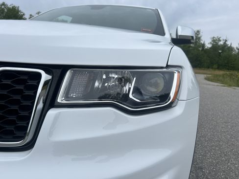 Used 2022 Jeep Grand Cherokee Limited AWD/4WD image 9