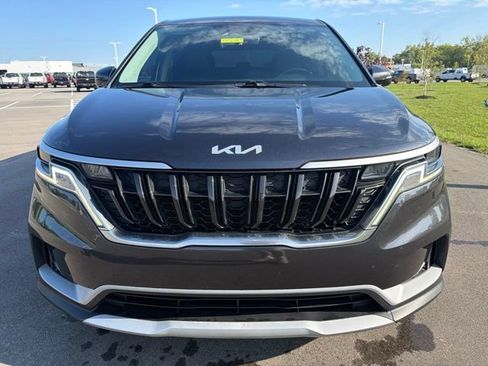 Used 2023 Kia Carnival LX FWD image 3