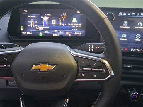 Used 2025 Chevrolet Silverado EV LT image 12