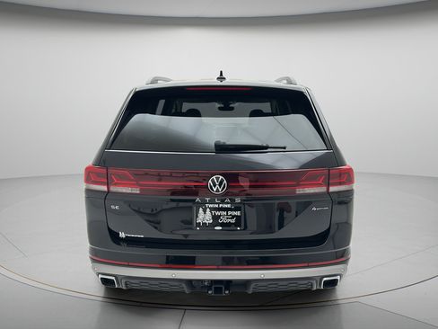 Used 2026 Volkswagen Atlas Peak Edition AWD/4WD image 6