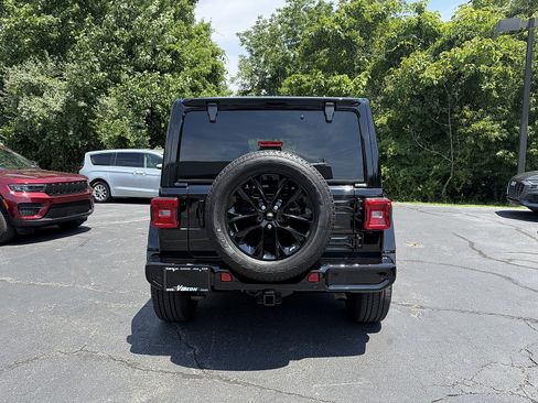 Used 2021 Jeep Wrangler Unlimited Sahara AWD/4WD image 5