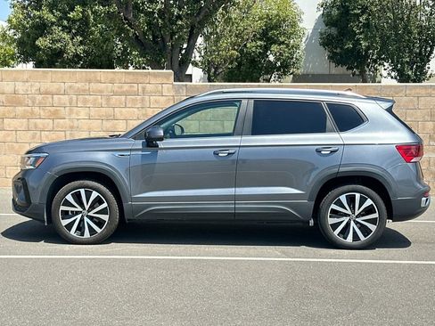 Used 2022 Volkswagen Taos SE FWD image 7