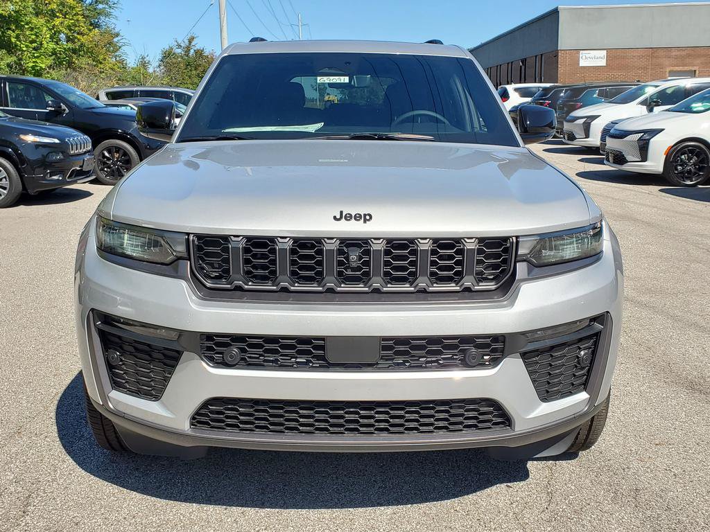 New 2026 Jeep Grand Cherokee Limited AWD/4WD image 2