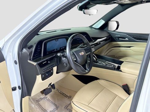 Used 2024 Cadillac Escalade ESV Premium Luxury w/ Performance Package AWD/4WD image 15