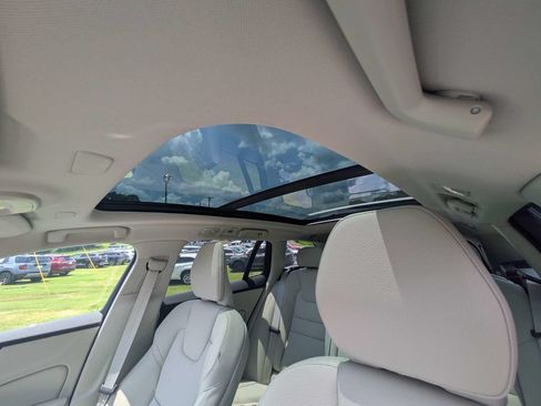 Used 2026 Volvo V60 B5 Cross Country Plus w/ Protection Package Premier AWD/4WD image 22
