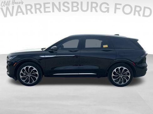 Used 2024 Lincoln Nautilus Reserve AWD/4WD image 4