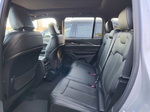 New 2025 Jeep Grand Cherokee Limited w/ Luxury Tech Group II RWD image 31