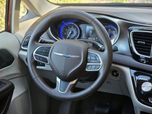 Used 2018 Chrysler Pacifica Touring Plus w/ Tire & Wheel Group image 27