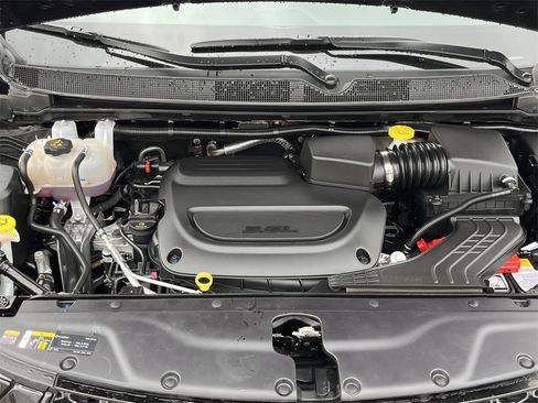 Used 2024 Chrysler Pacifica Touring-L w/ S Appearance Package image 14