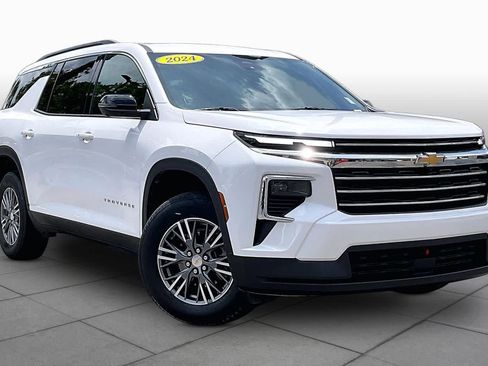 Used 2024 Chevrolet Traverse LT FWD image 3