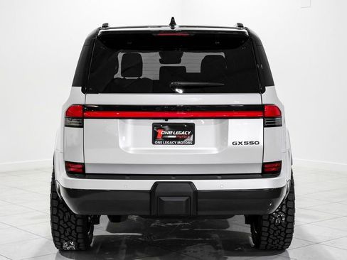 Used 2024 Lexus GX 550 w/ Accessory Package (2T) image 8