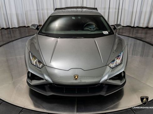 Used 2022 Lamborghini Huracan EVO image 4
